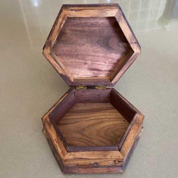 Hexagonal CARVED WOOD TRINKET BOX WITH HINGED LID for Jewelry, Décor, Treasures - Picture 2 of 14
